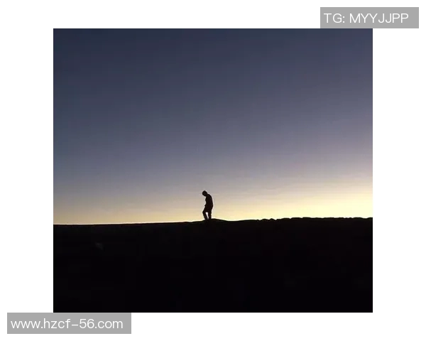 足球明星心中的孤独与荣耀交织的真实故事与梦想追逐之旅